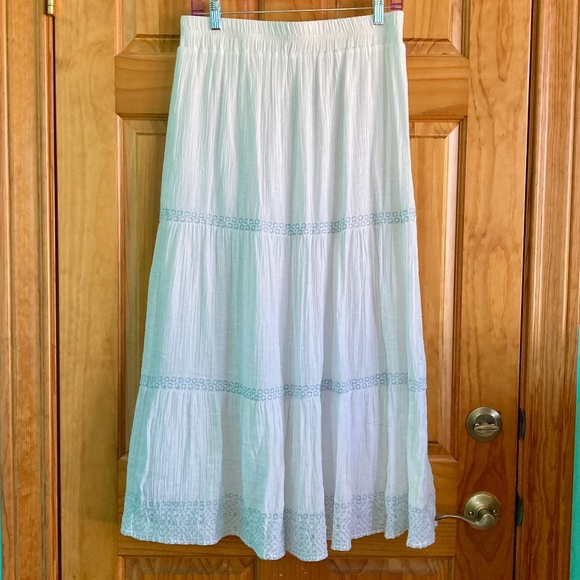 Wonderly Dresses & Skirts - Wonderly women’s size medium new without tags never worn long white modest skirt